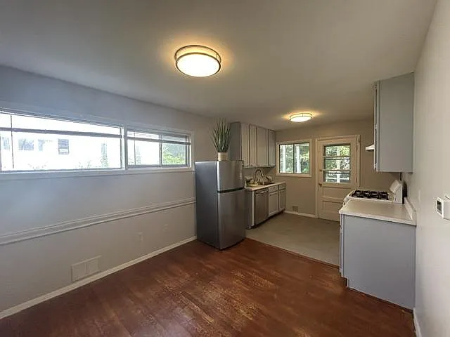 328 W Edmonston Dr — Photo 5