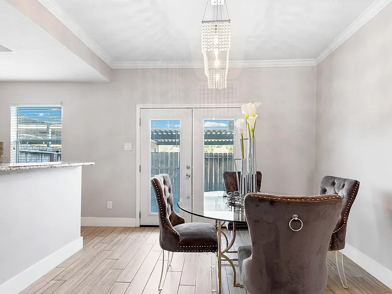 7700 Creekbend Dr #30 — Photo 8