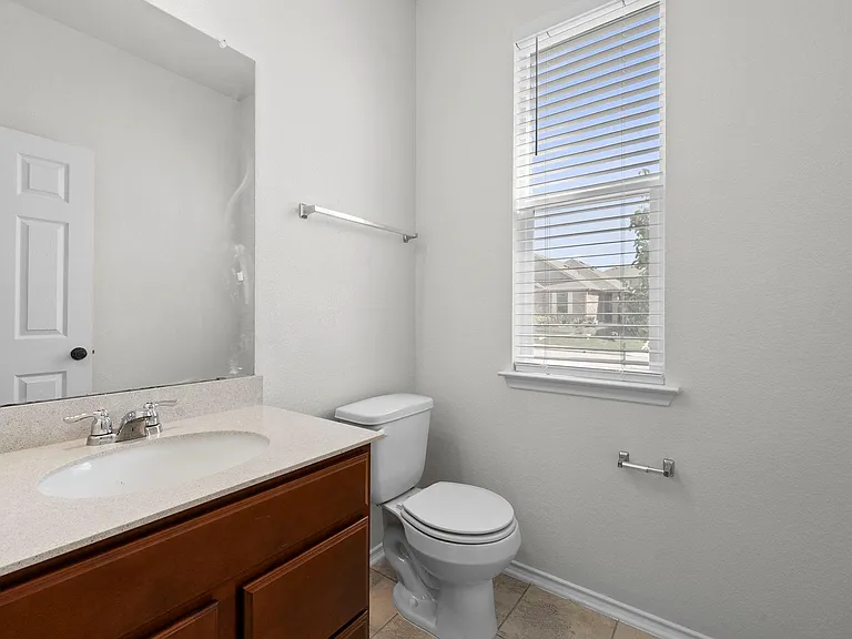 544 Ayinger Ln — Photo 26