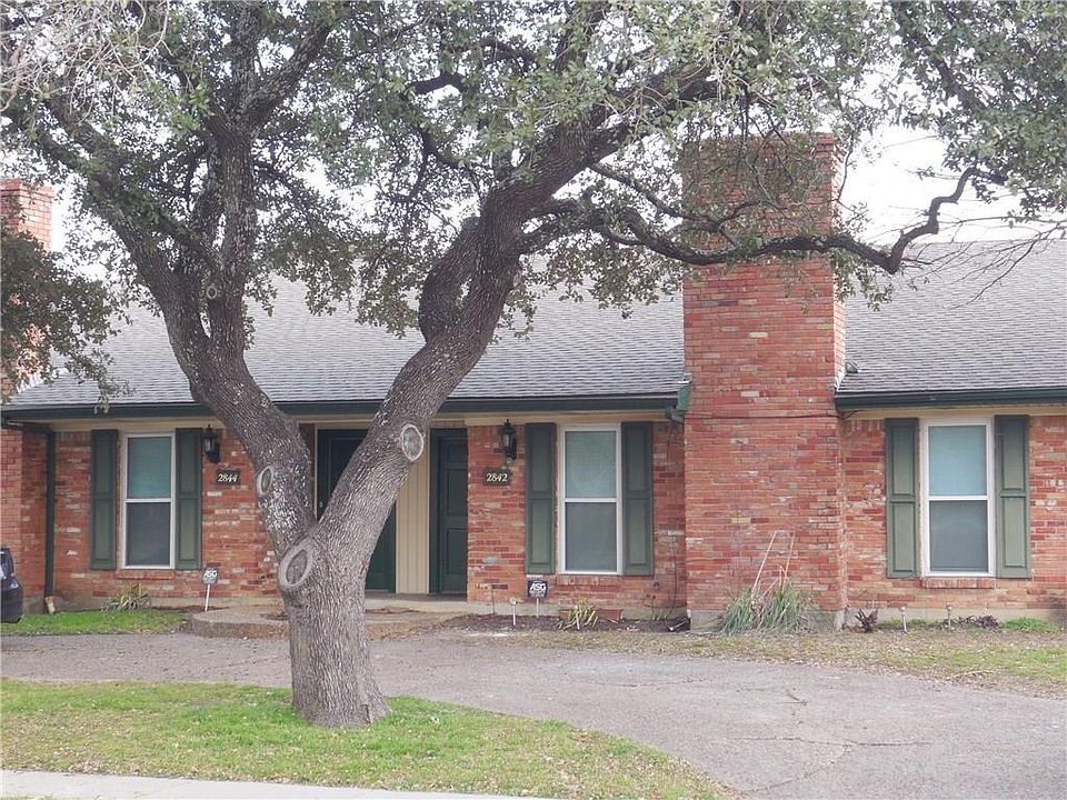 1st image of 2842 Golfing Green Dr