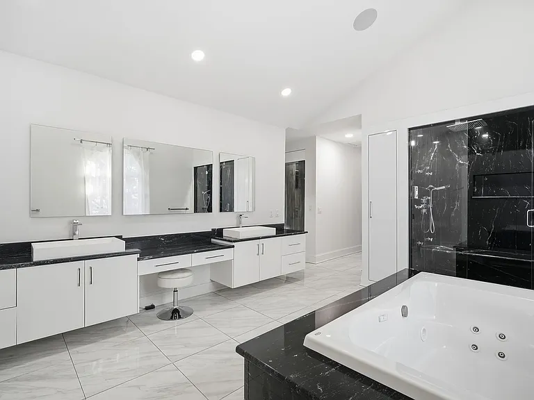 2418 W Palm Dr — Photo 29