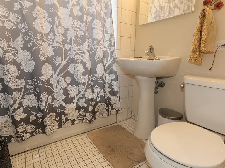 1650 N. Rockwell — Photo 31