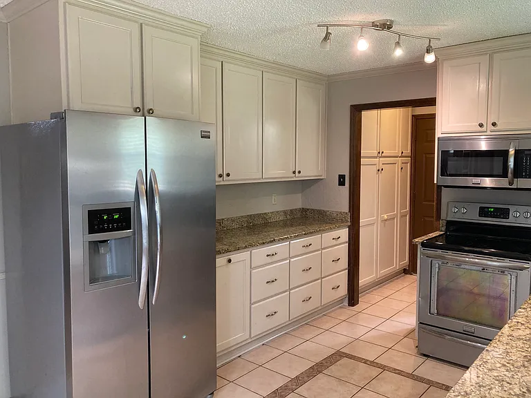 4601 Randolph Rd — Photo 14