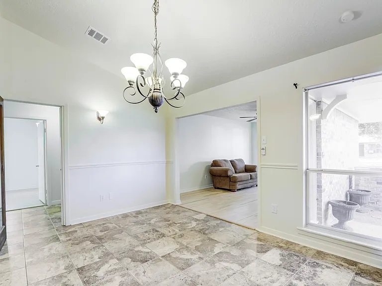 3811 Bennett Dr — Photo 8