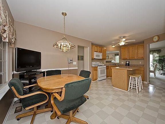 3rd image of 9943 Lancaster Dr