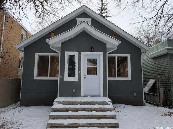 102 32nd STREET W, Saskatoon, SK S7L 0S1