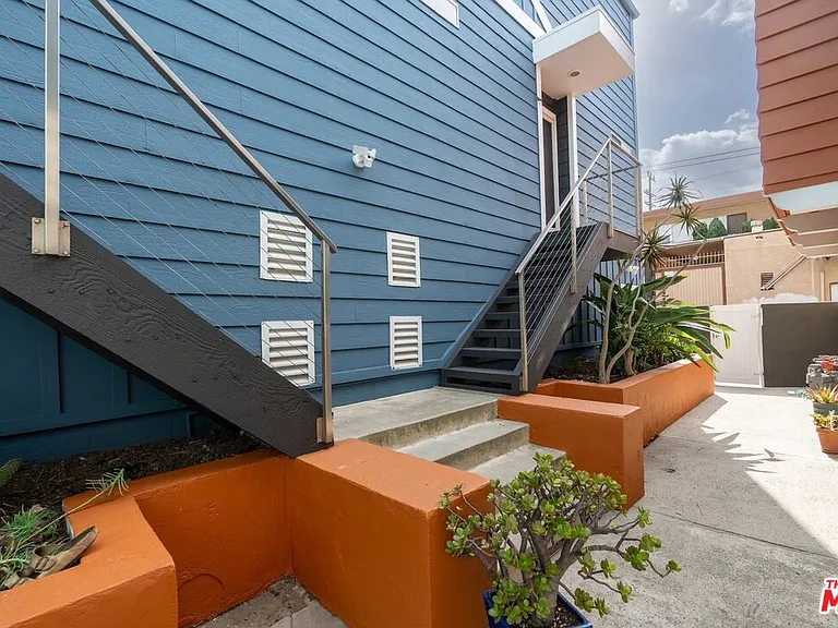 110 E Fleet St — Photo 15