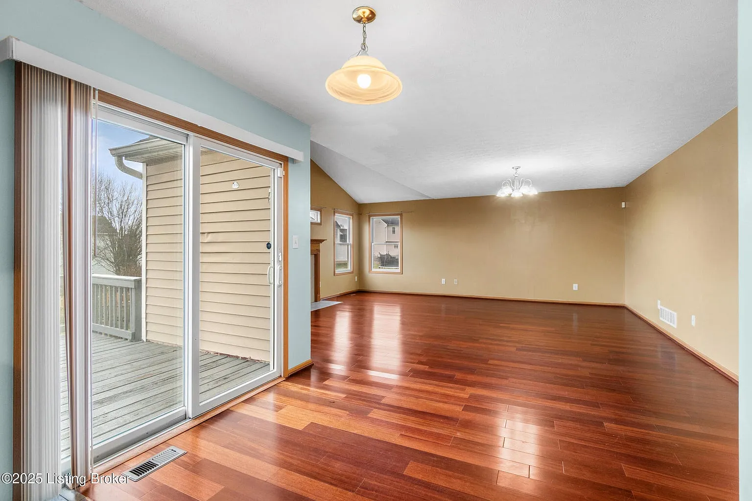 5 bed, 3.5 bath, 2650 sqft, $2,200 — Photo 4
