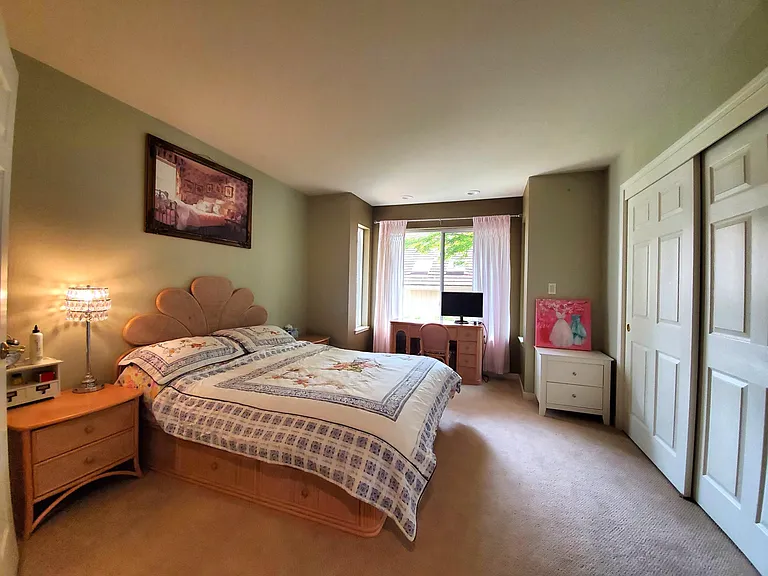 956 Redwood Dr — Photo 15