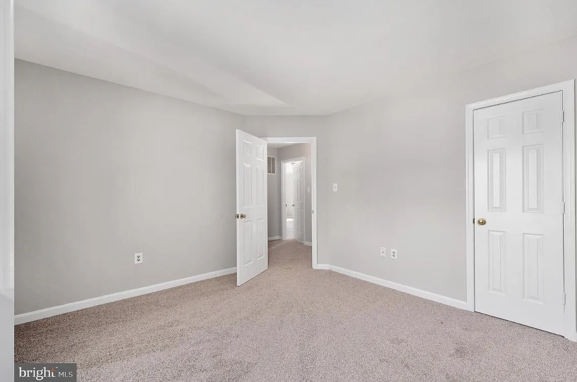 Building Photo - 10622 Edinburgh Dr #2