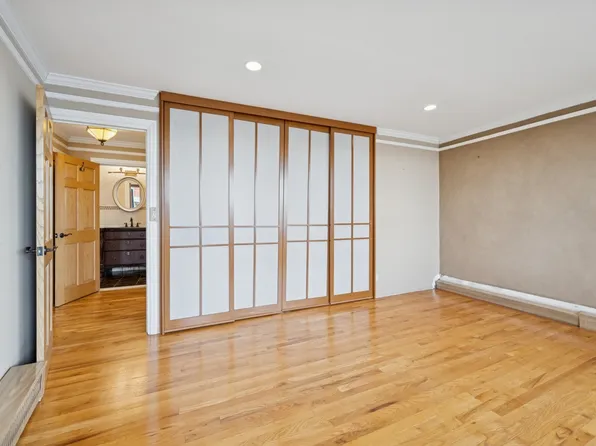 166-26 Powells Cove Boulevard image 10 of 24