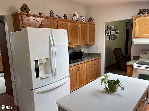 3rd image of 4573 Klam Rd