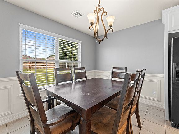 4th image of 11096 Rosebay Ln