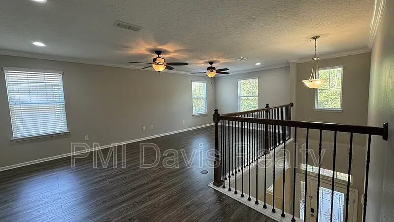 5 bed, 3.5 bath, 3622 sqft, $3,395 — Photo 3