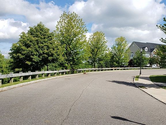 5th image of 408 Balsam Dr