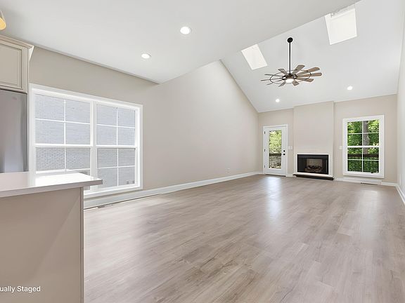 4th image of 232 Sugartree Ln