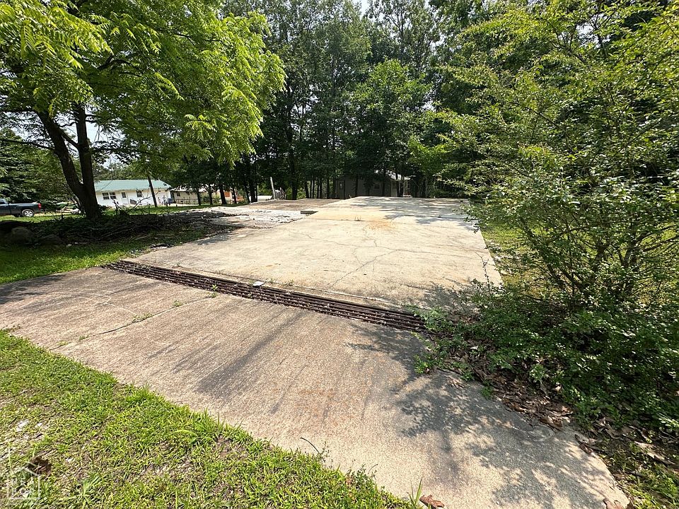 1st image of 320 W Hazelwood Dr