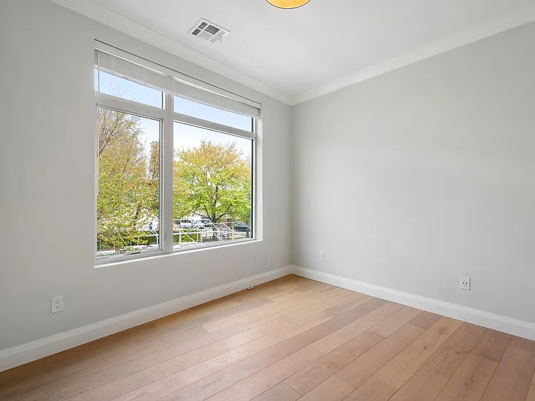 142 Pleasant St #3 — Photo 8