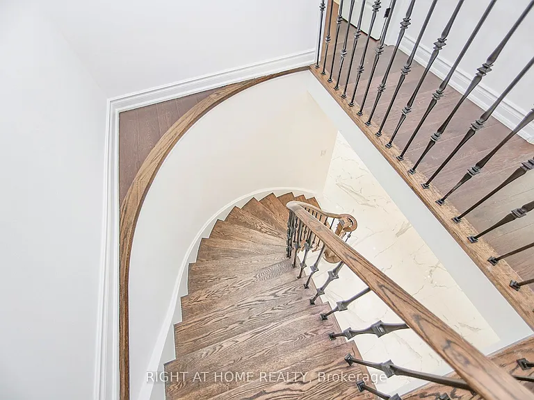 89 W Yonge Blvd NW — Photo 28