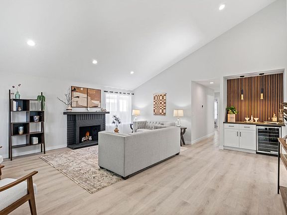 3rd image of 373 Sposito Cir