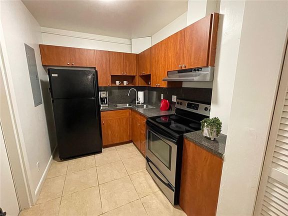 4th image of 2426 SE 17th Street #106-A