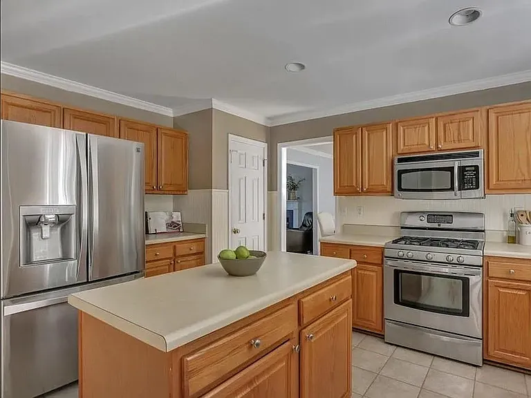 9419 Charter Gate Dr — Photo 11