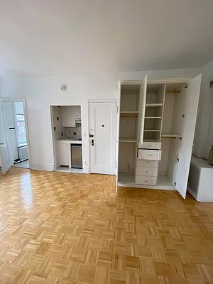 Rented by Avenues Real Estate | media 10