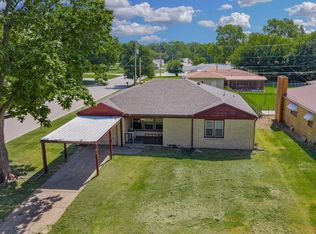 816 N Lincoln St, Belle Plaine, KS 67013