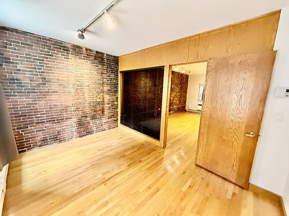 5th image of 5 Thacher Ct APT 4