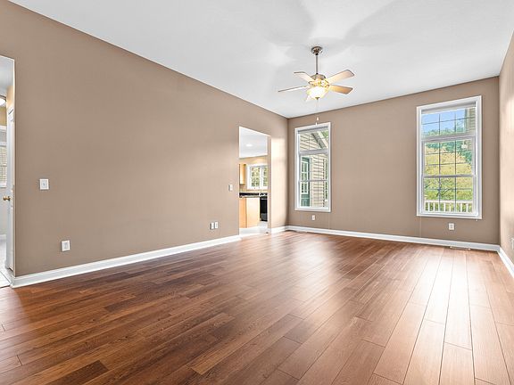 5th image of 10907 Autumn View Ln