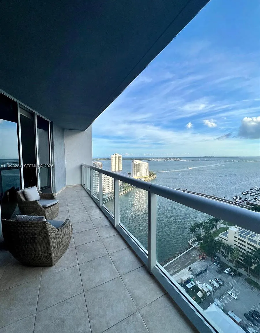 icon Brickell No Two — Photo 1