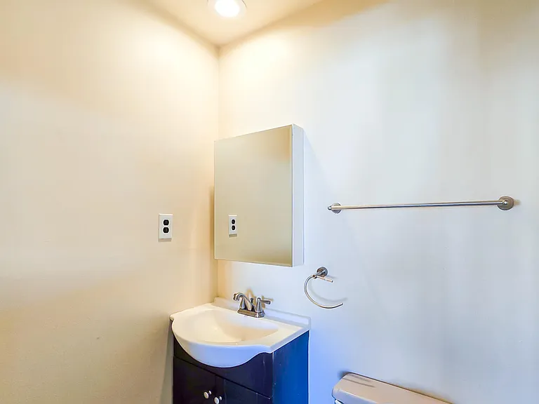 1302 Bradley Ct — Photo 15