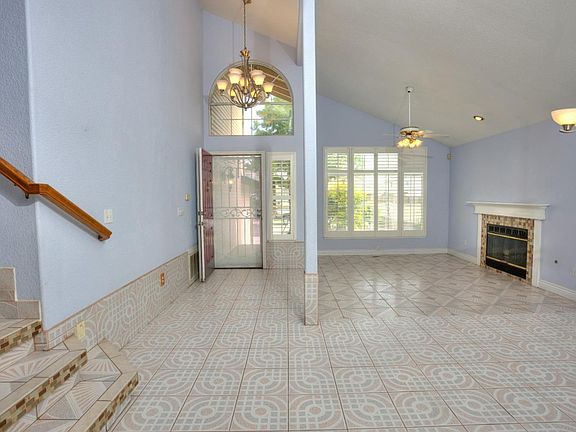5th image of 1557 Crestwood Dr