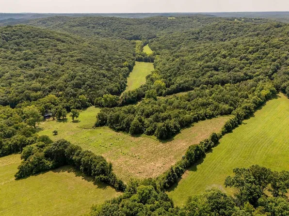 1744 Coles Creek Rd, Hermann, MO 65041