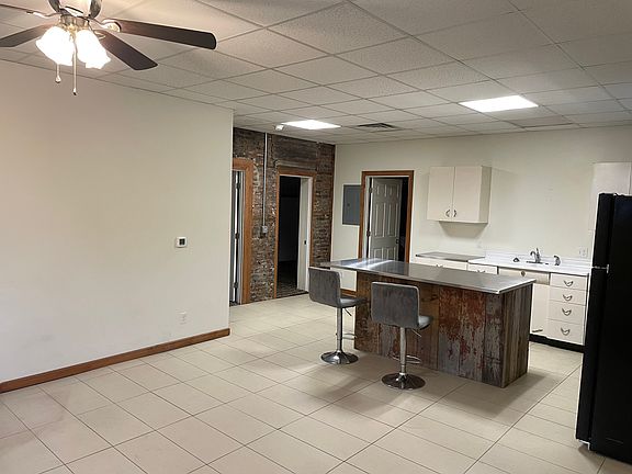 4th image of 514 Loras Blvd #1
