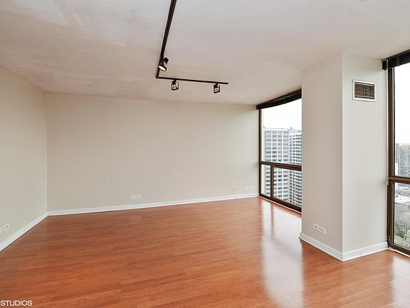 4th image of 4343 N Clarendon Ave APT 2501