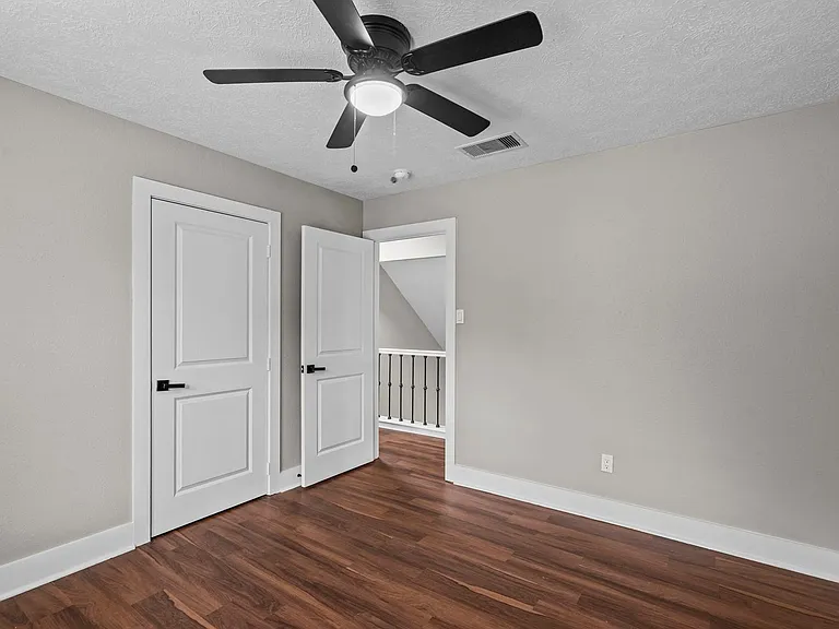 1107 Londonderry Ave — Photo 3