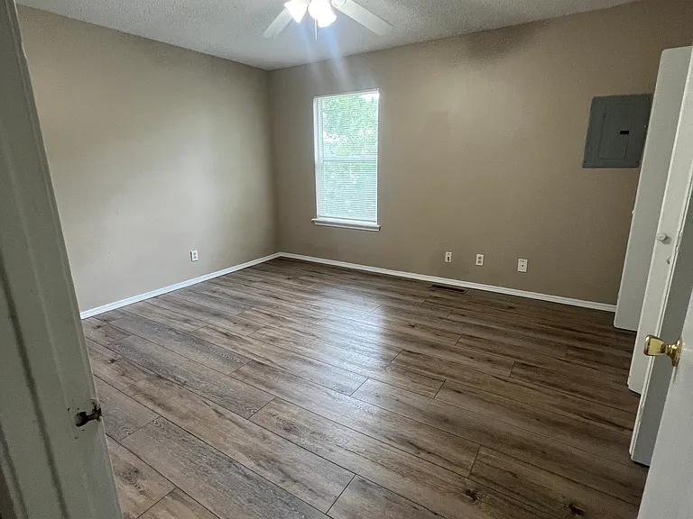 880 N Lola Ln — Photo 9