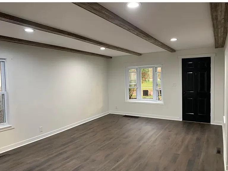 717 E Vine St — Photo 17