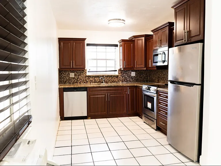 3270 W Trade Ave — Photo 16