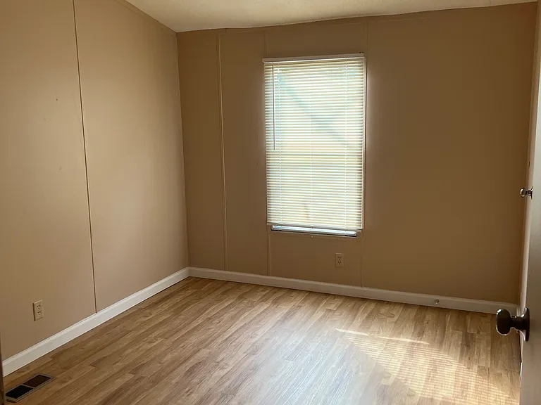 11623 Adel Rd — Photo 3