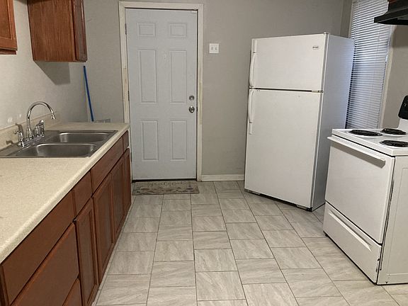 4th image of 260 Barto Dr