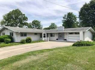 628 N East St, Olney, IL 62450