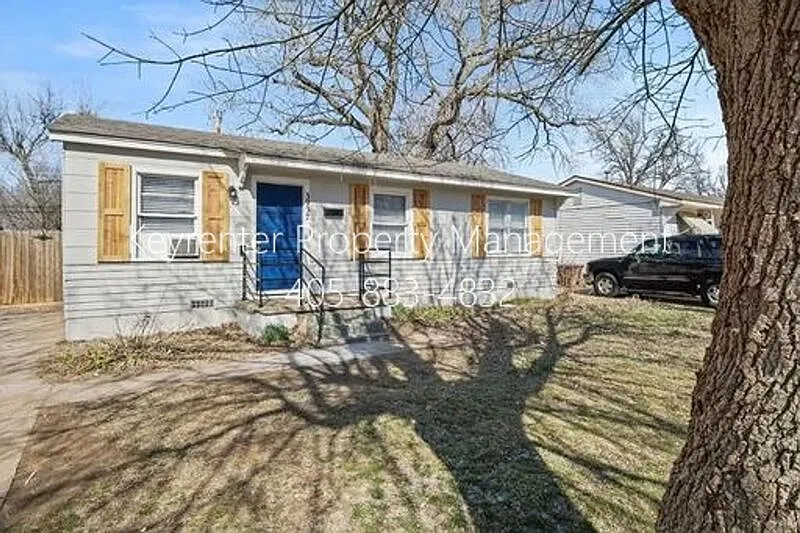3 bed, 1.0 bath, 720 sqft, $979 — Photo 2