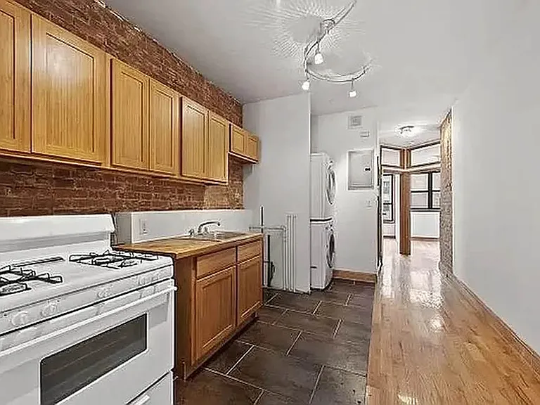 2250 1st Ave #3N — Photo 3