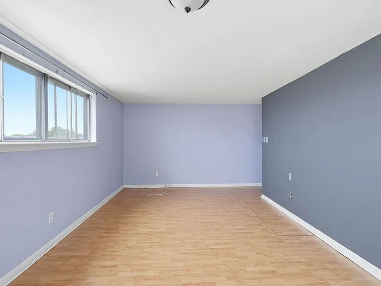 2217 Hoffnagle St — Photo 16