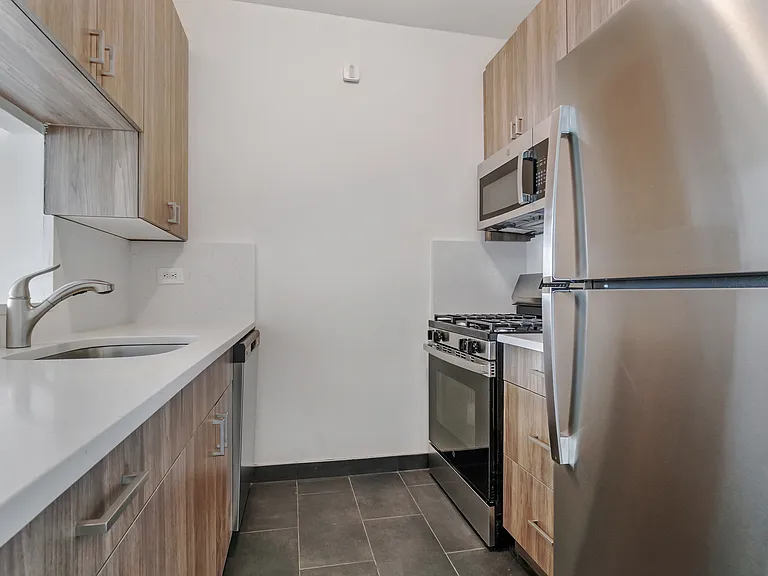 400 E 66th St #18C — Photo 4