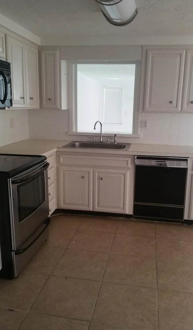 2 bed, 1.5 bath, 1240 sqft, $1,650 — Photo 3