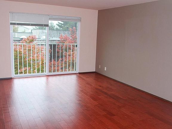 Living room photo b