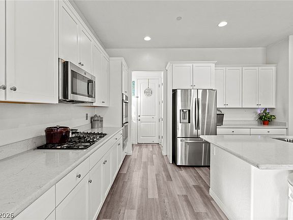 4th image of 335 Silva Pl